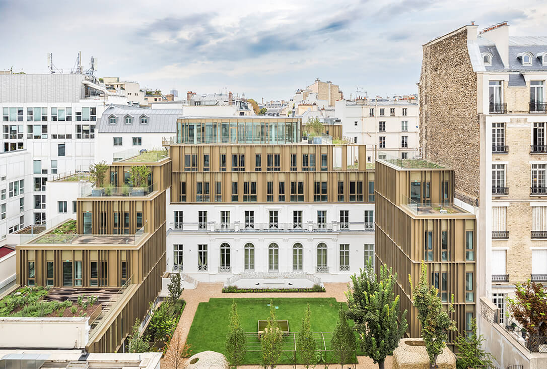 Ulteam : les fauteuils L213 « habillent » l’auditorium du complexe de bureaux innovant situé dans un hôtel particulier du XIXe siècle